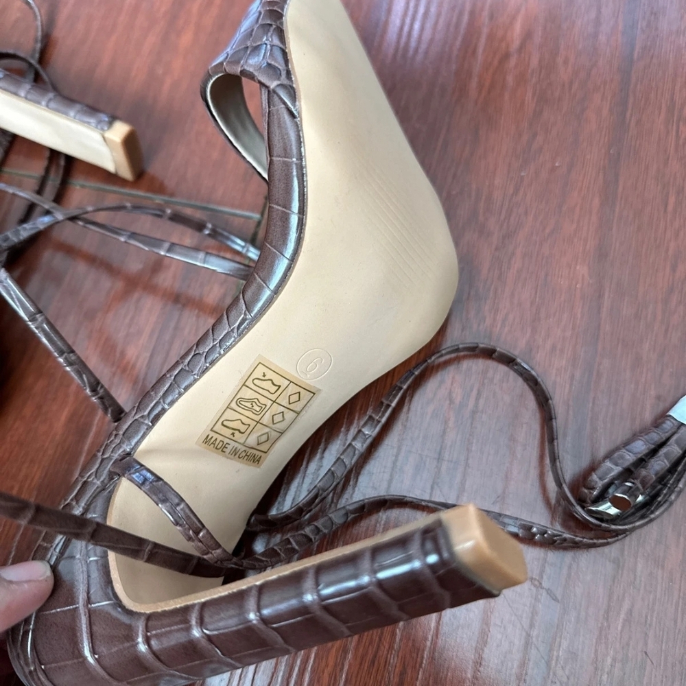NWOT Fashion Nova Chocolate Croc-Patterned Heels - Picture 2 of 3